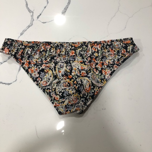 Top shop black floral bikini bottom - Picture 2 of 3